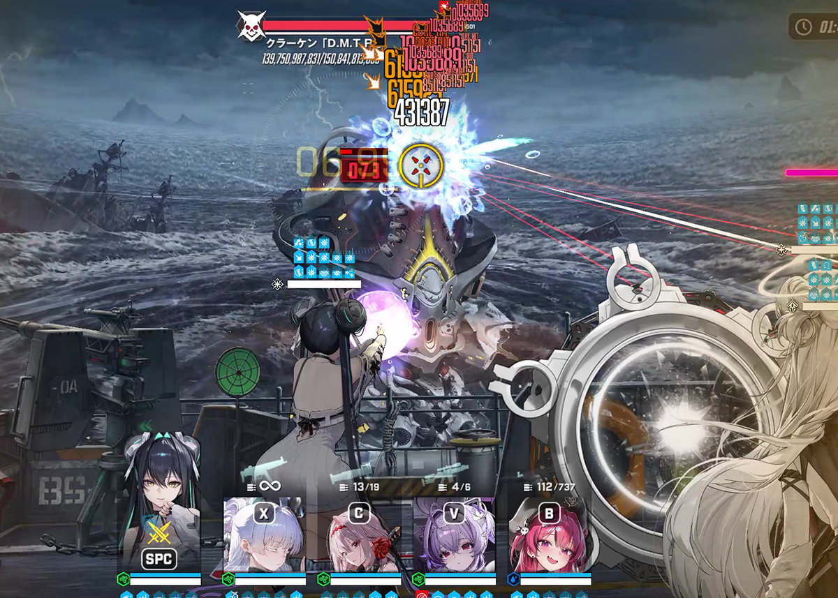 コアが剥き出しになるので、他の攻撃は無視してずっと真ん中のコアを狙うとダメージが稼げます。